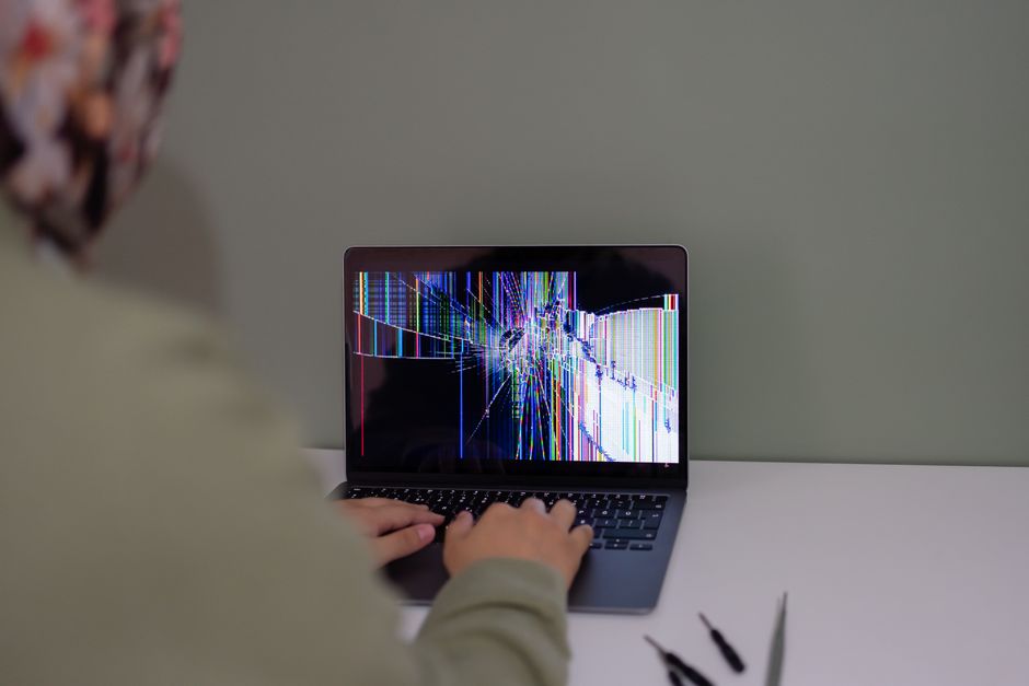 Popravak zaslona laptopa u servisu